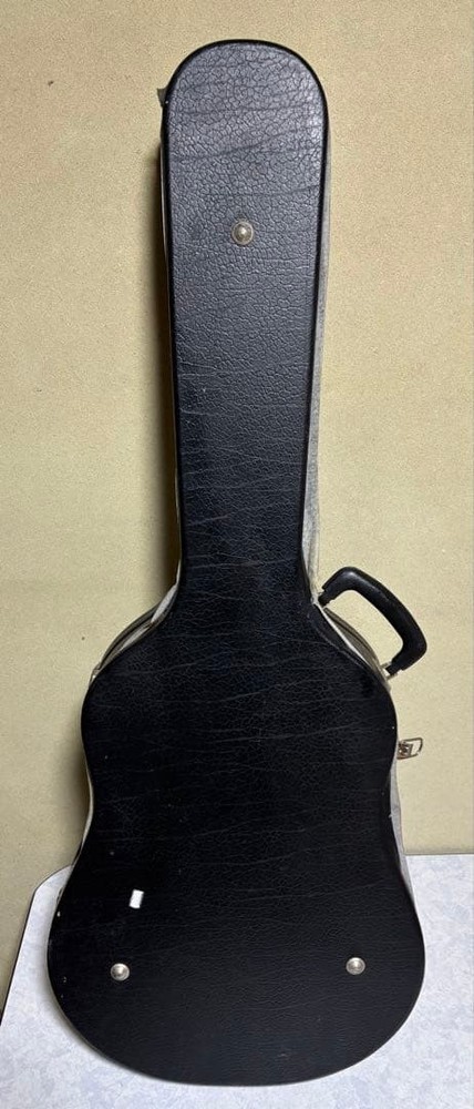 Yamaha Classical Guitar With Hard Case C-180