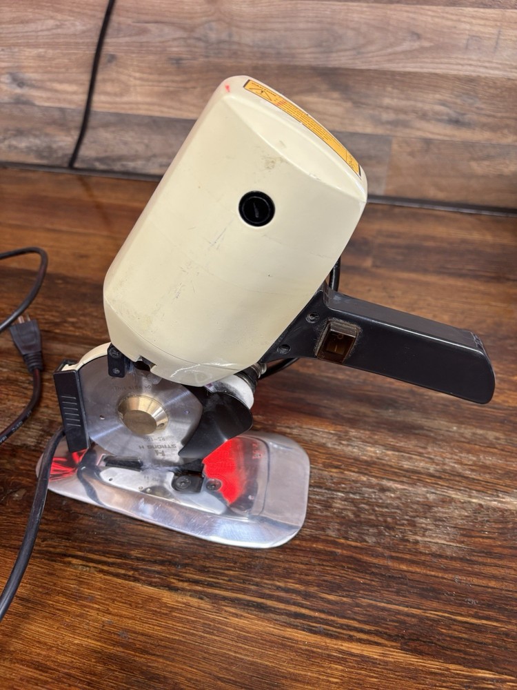 ELECTRIC RC-100 FABRIC CLOTH CUTTING MACHINE