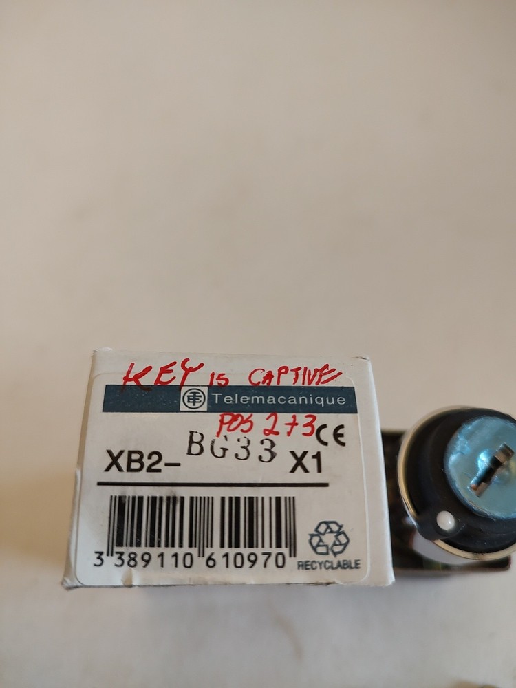XB2-BG33 Maintained Key 2N/O Select Selector Switch 3-Positions Captive