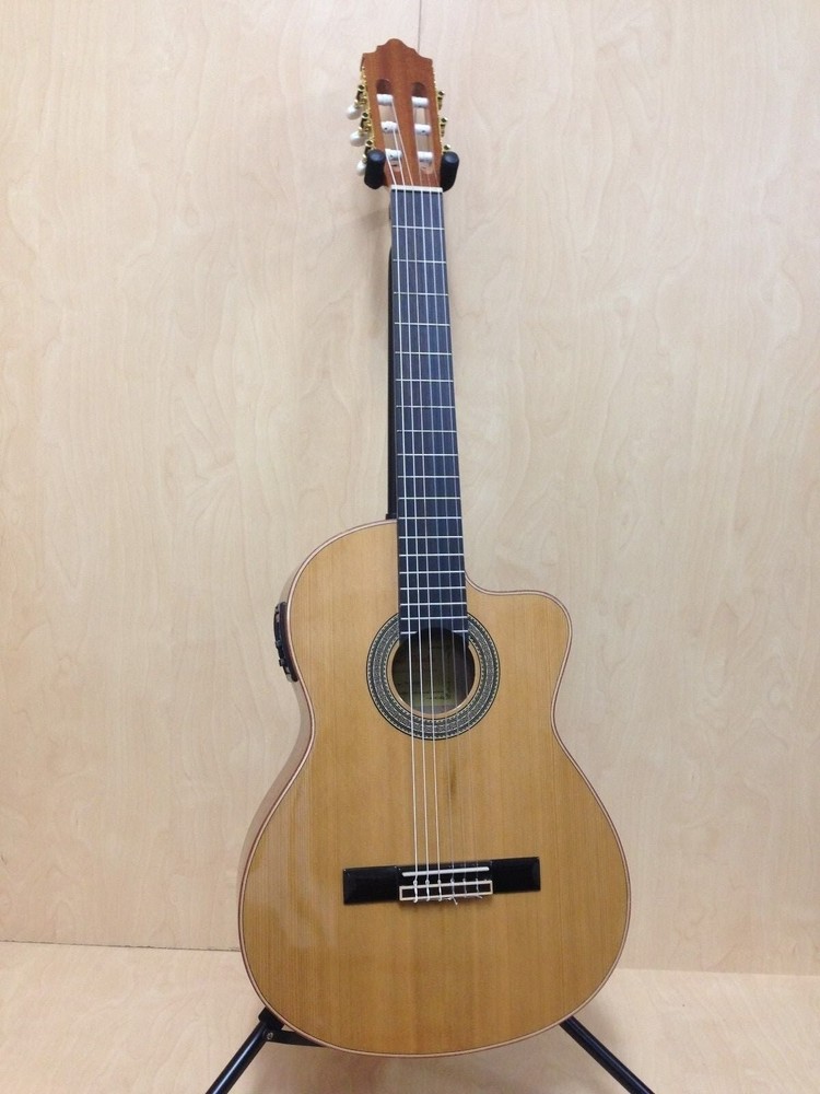 Miguel Rosales HS10CEQN Solid Top Electro-Classical Guitar + Accessories