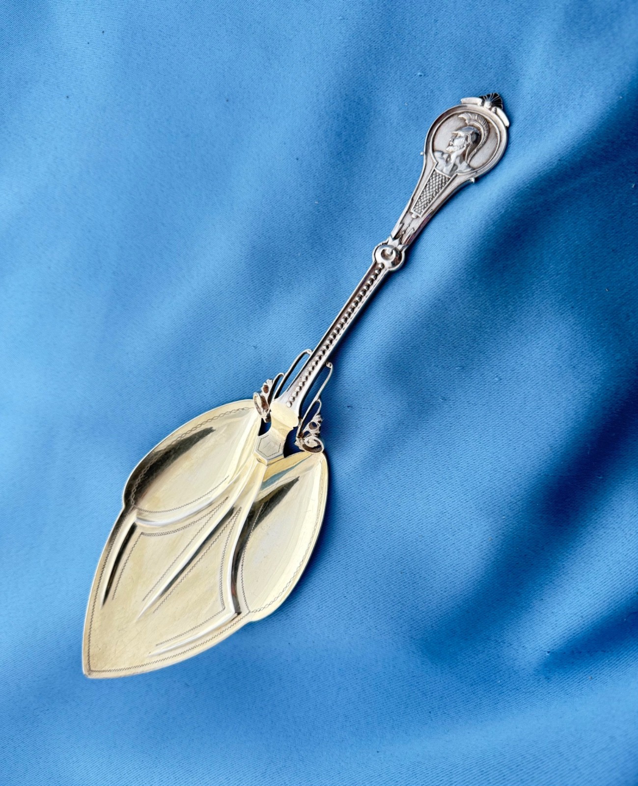 Wood & Hughs Coin Silver Medallion Pie Lifter Gold Wash 10 1/2 In No Mono 113 Gr