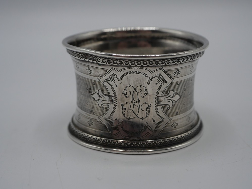BEAUTIFUL INITIALS POINCON MINERVE SOLID SILVER TOWEL ROUND S.L