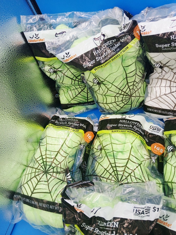 10 SUPER GLOW SPIDER WEB GLOWS & 1 WHITE SPIDER WEB