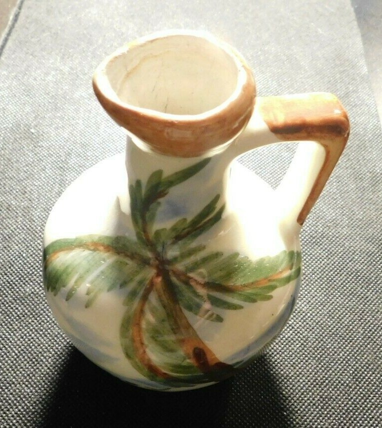 PAINTED SCENE HONEY PITCHER! a84DXX