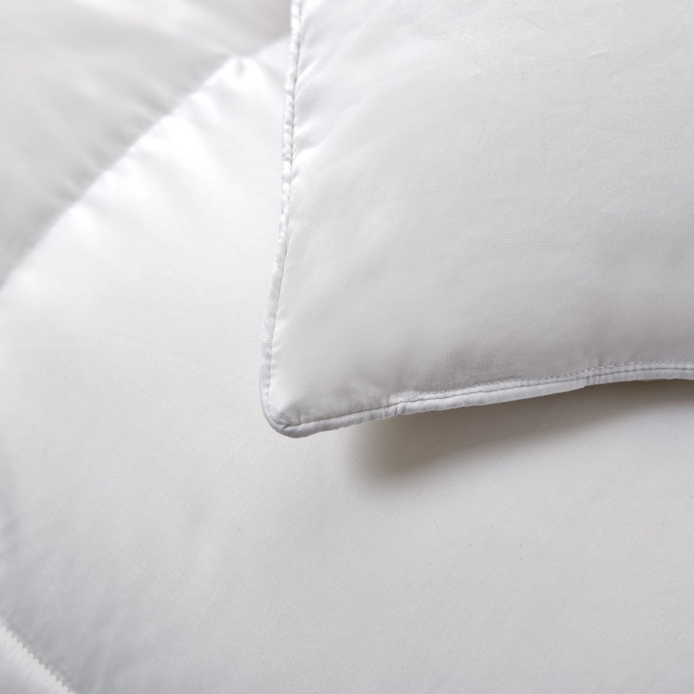 Serta 300 Thread Count White Down Fiber Comforter-Light Warmth