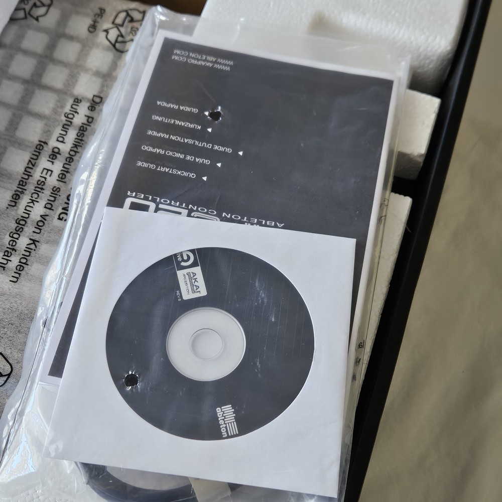 Akai APC20 Professional Compact Ableton Performance MIDI Controller MPD26 DJ Pad