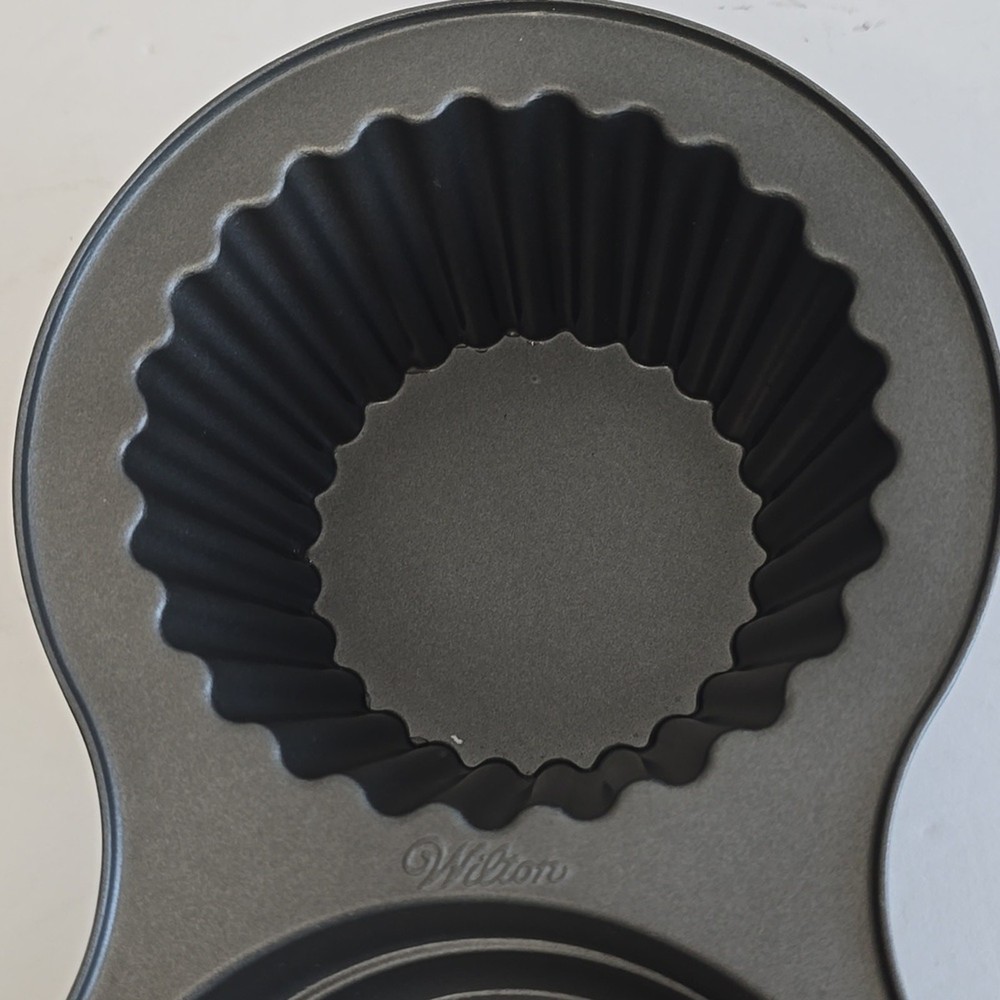 Wilton Giant Dimensions Large Cupcake Pan
