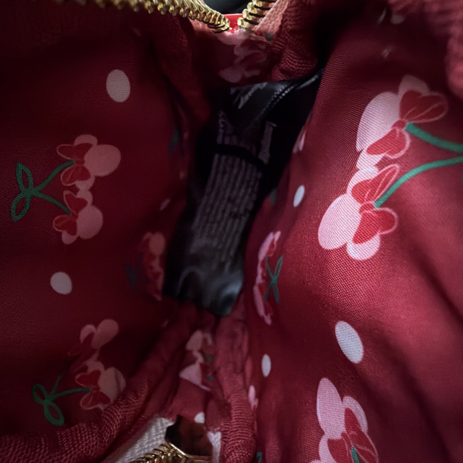 Loungefly Disney Minnie Mouse Cherry Pie Coin Purse Zip Around Pouch With Strap