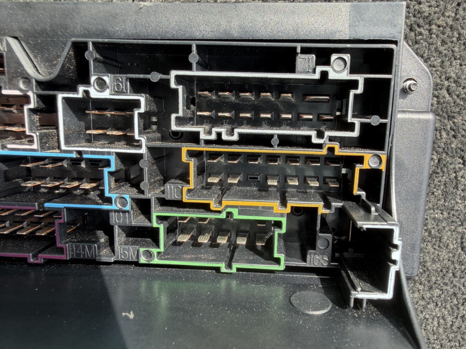 2010-2012 Mercedes-Benz E350 Front SAM Relay Fuse Box OEM 2129004911