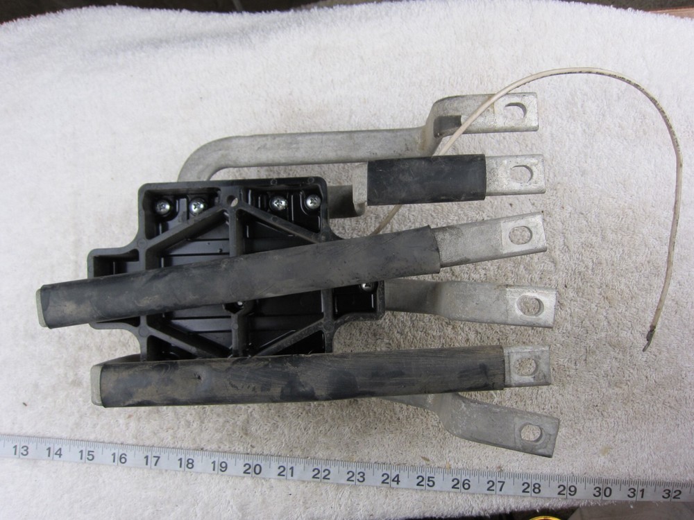 Cooper B-line 3P 200A 600V Meter Socket, Used