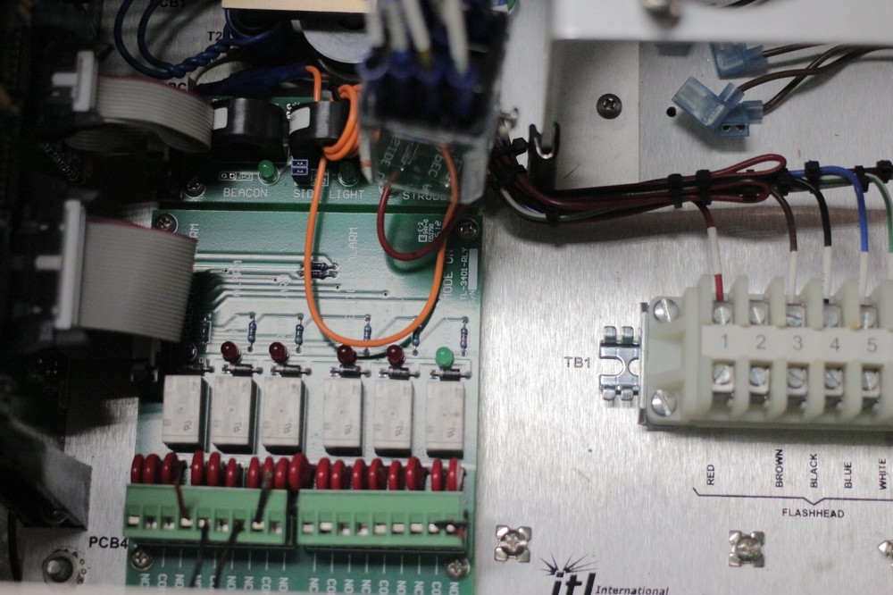 ILS-3400 Medium Intensity Dual Lighting Control box -- Parts -- missing CAPS