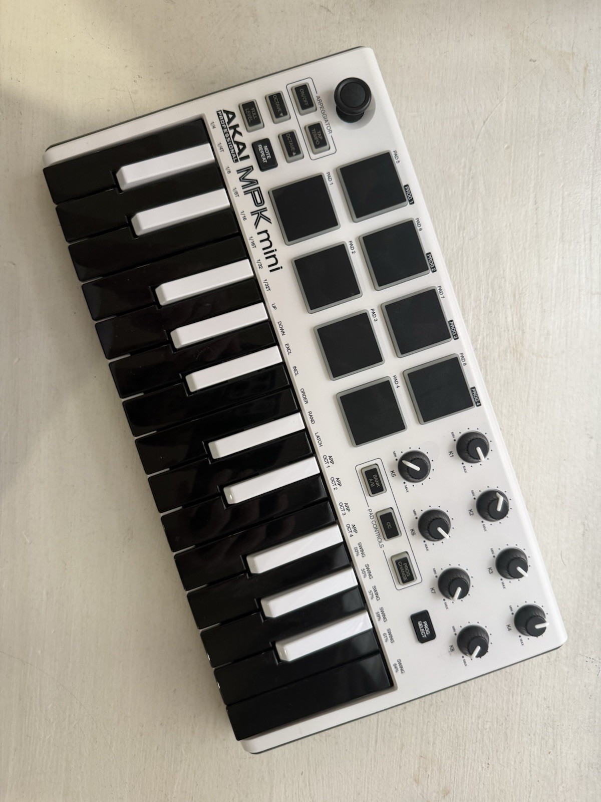 AKAI Professional MPK Mini 25-Key USB MIDI Keyboard Gray - Mint