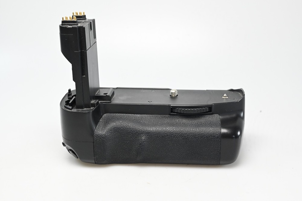 Misc. Battery Grip Pack for Canon EOS 7D #G596