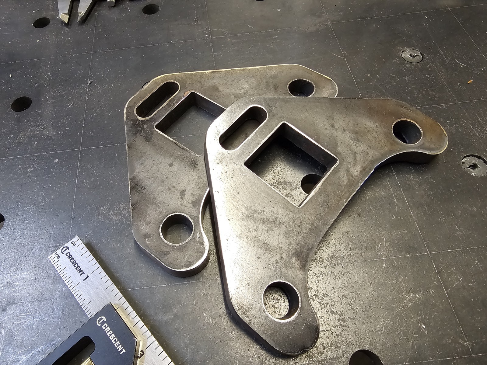 China Mini Excavator Drive Motor Reinforcement Brackets With Tie Down Slot