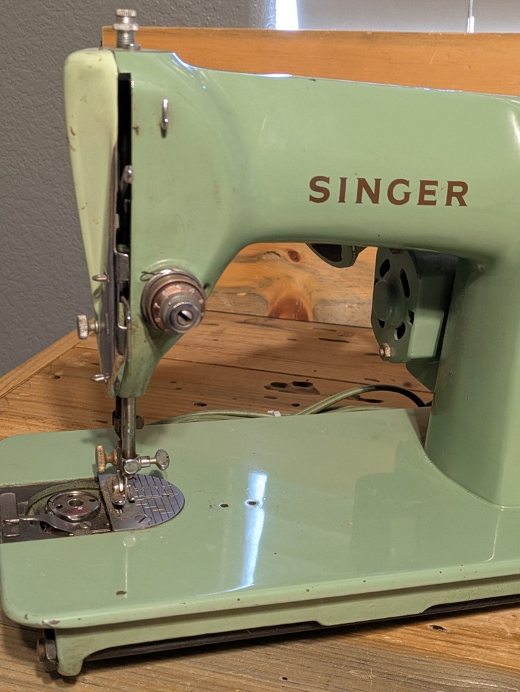 SINGER Model 185J Sewing Machine