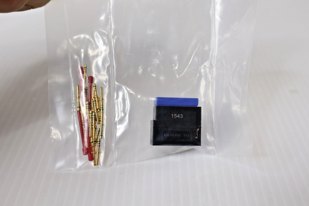 AMP M81714/17-D33 Terminal Block