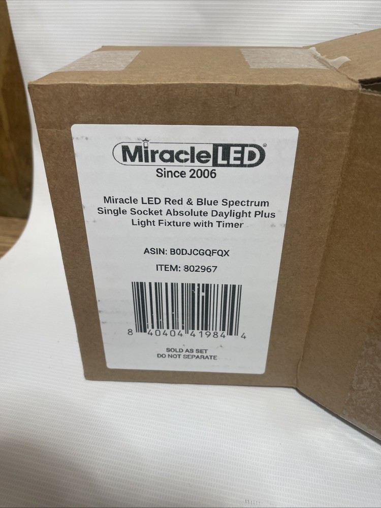 Miracle LED Red/Blue Spectrum Single Socket Daylight Plus Light Fixture W/ Timer