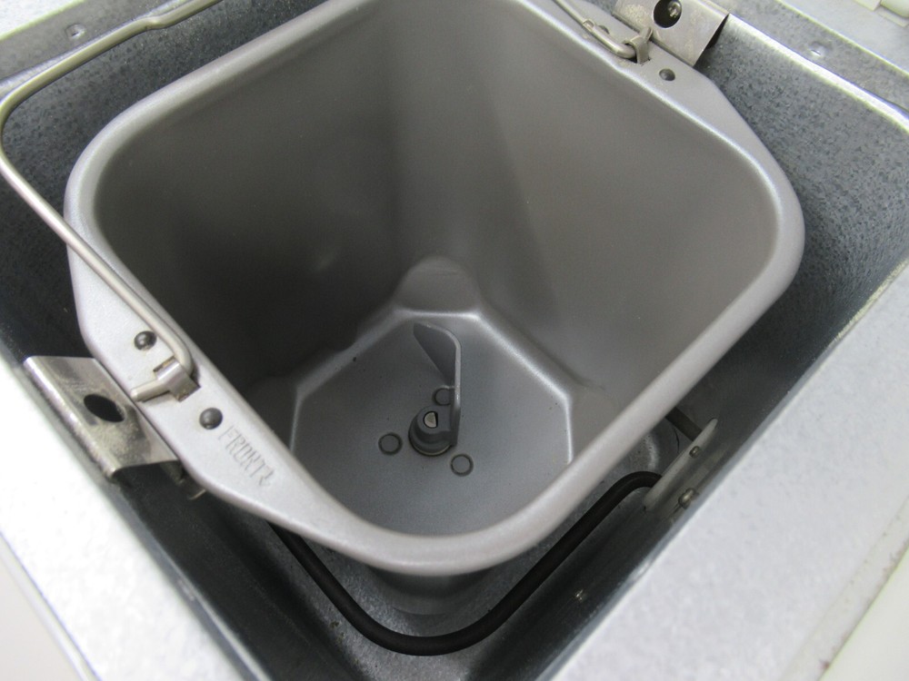 BREADMAN PLUS 1-2 LB. DIG. BREAD MAKER WHITE TR700C, BREAD MACHINE FRUIT & NUT +