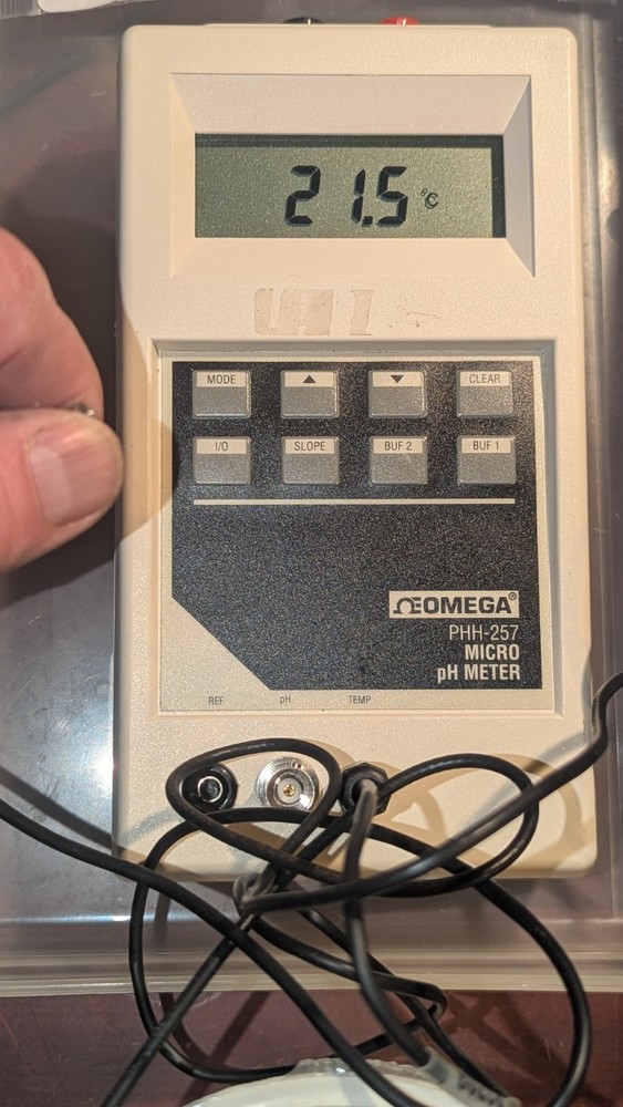 Omega PHH-257 Microprocessor PH Meter w Case & Probes READ CONDITION