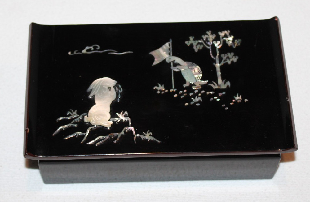 VTG black lacquer cigarette box w/ lid tortoise & the hare race MOP inlay RARE