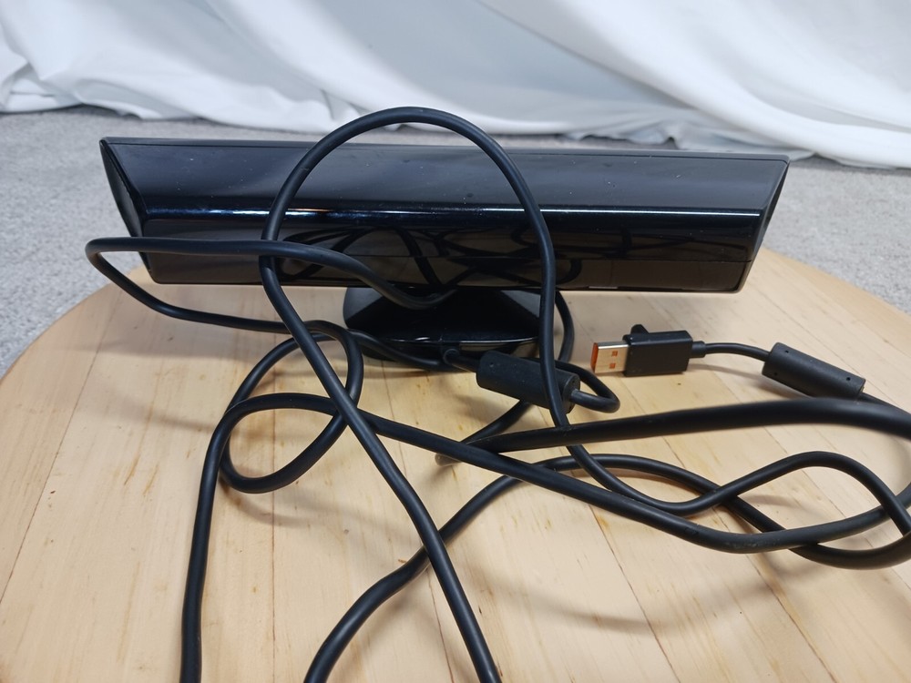 Microsoft 1414 Xbox 360 Kinect Sensor Bar Camera Only Black Used