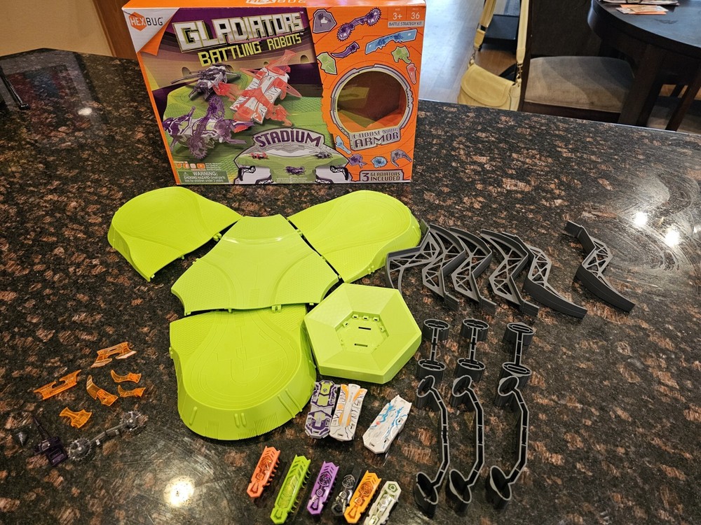 HEX BUG GLADIATORS Battling Robot Stadium WITH 6 BONUS HEX BUGS and original box