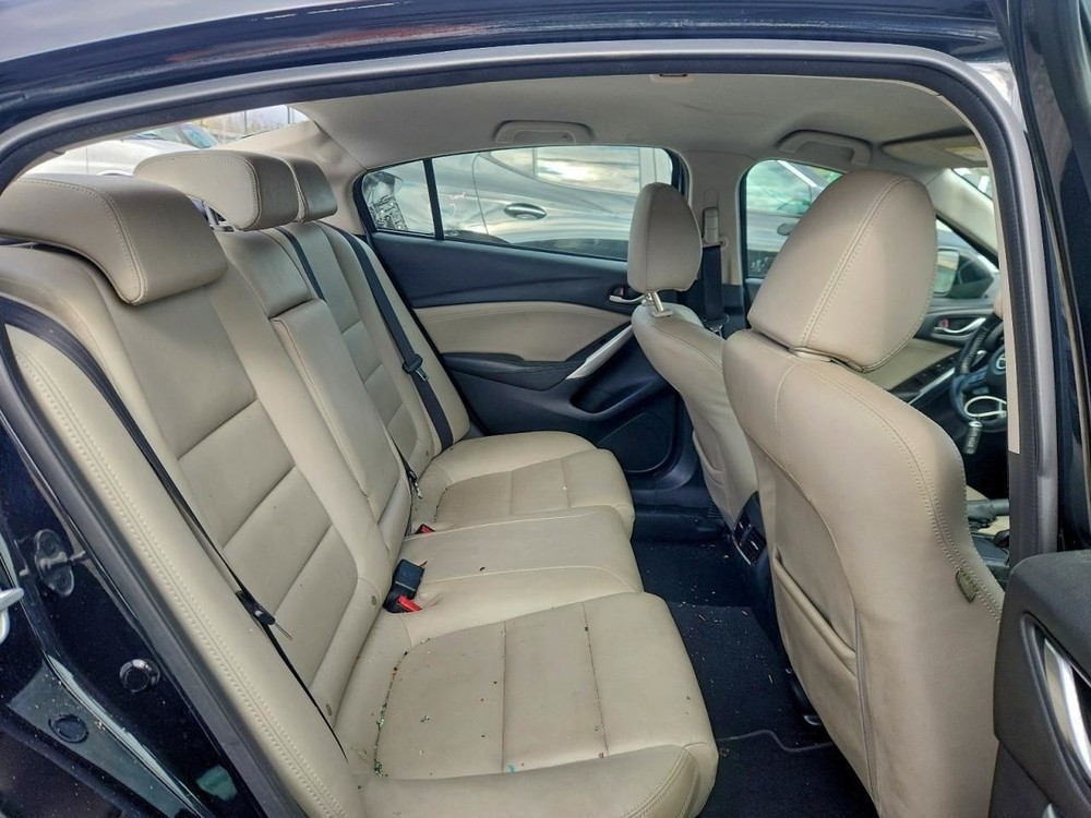 6 2014 Glove Box 4936422