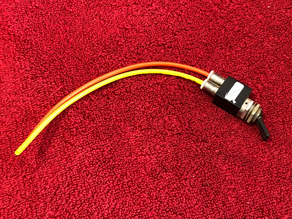 PNEUMADYNE AIRCRAFT TOGGLE SWITCH P/N C030901