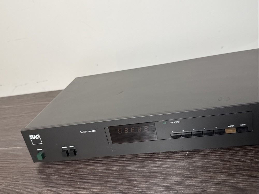 NAD Electronics 4220 Stereo AM/FM Digital Tuner