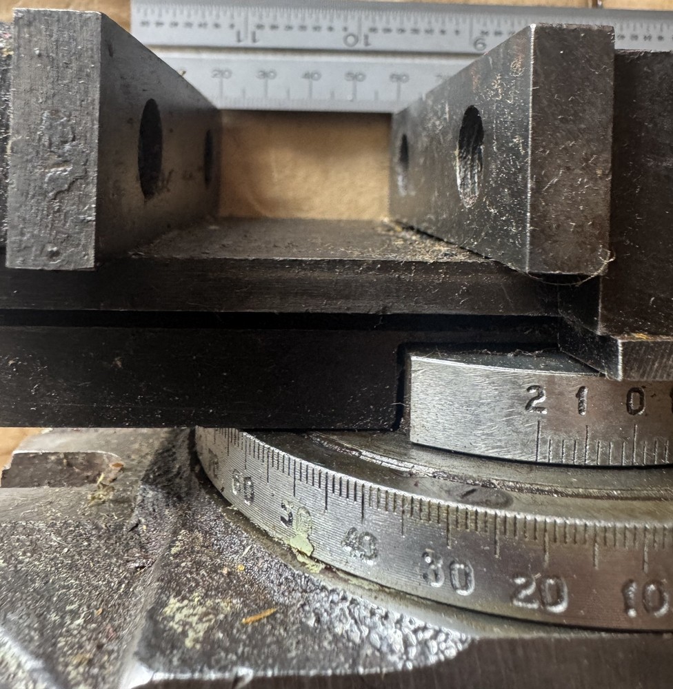 Pprecision machine vise with micro-feed USSR