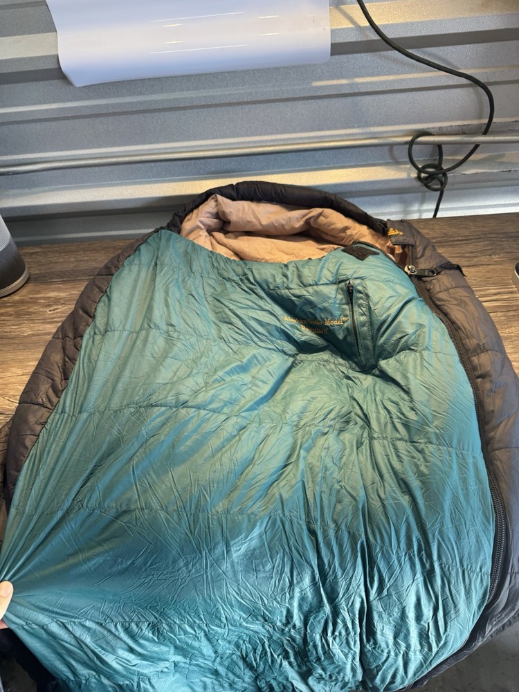 Cabelas Alaskan Guide Model Rectangle Reg Sleeping Bag  Down/ Thermolite  0f