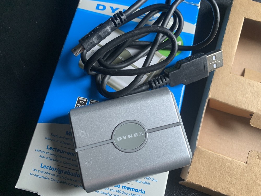 Dynex 6 in 1 Memory Card Reader Writer USB Computer Camera Adapter Cable Data
