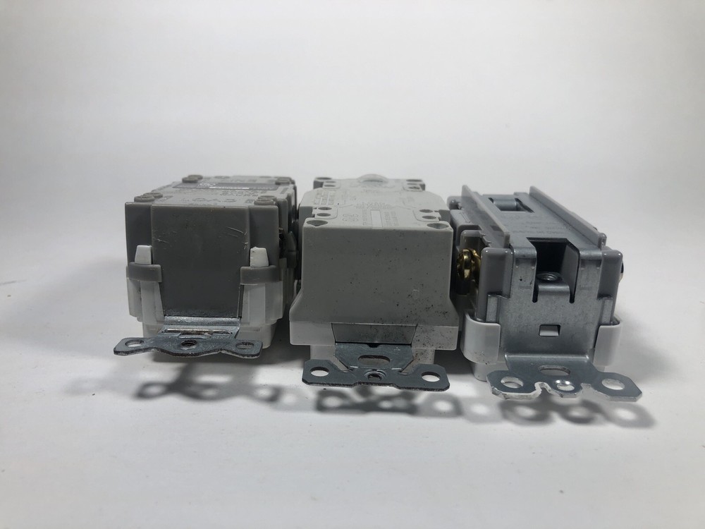 Leviton and mixmatch bundle 5 plugs - GOOD