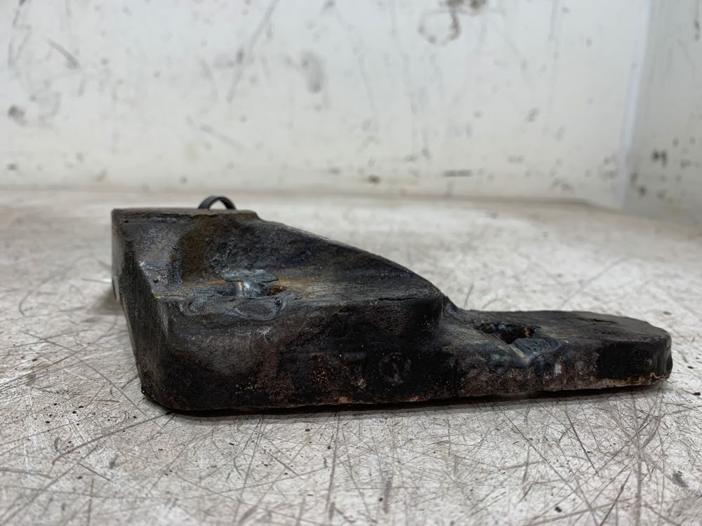 2005 Peterbilt 357 Hood Hinge (674-10156)