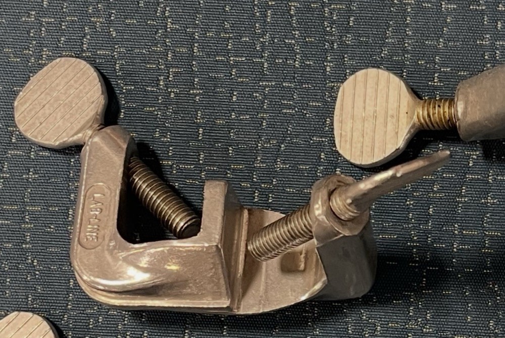Lab Line Two-Way Double Clamp