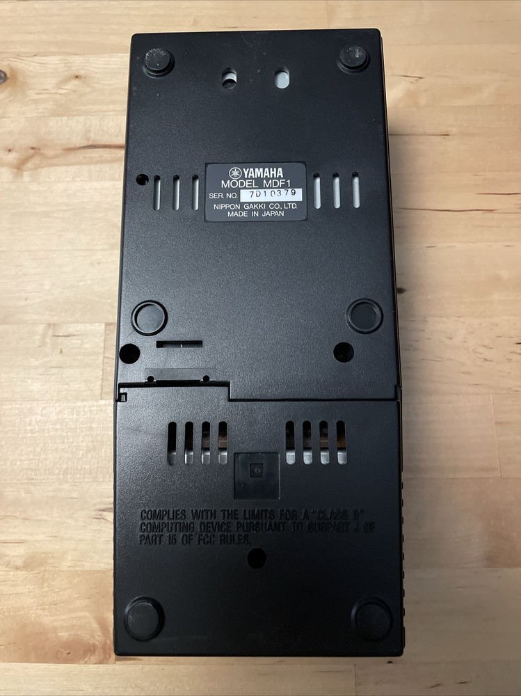 Yamaha MDF1 MIDI Data Filter without Power Supply - Powers On