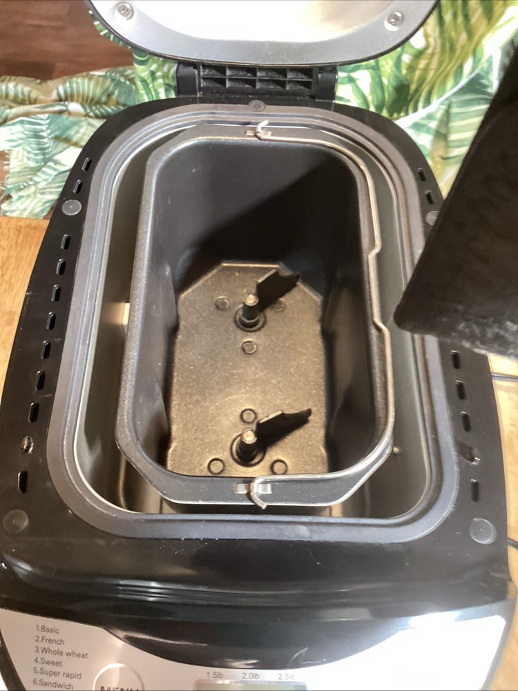 West Bend Bread Maker 2.5 Pound Hi-rise
