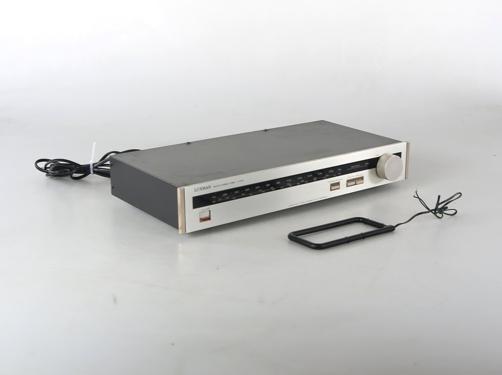 Luxman T-210L Stereo Tuner