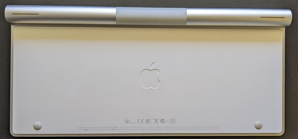 Genuine Apple A1314 Wireless Bluetooth Keyboard Include batteries tested working