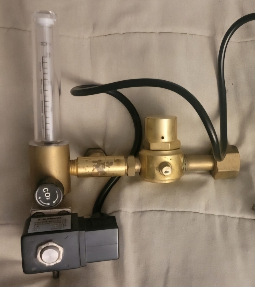 CO2 Regulator Brass Liding Model 2W2T