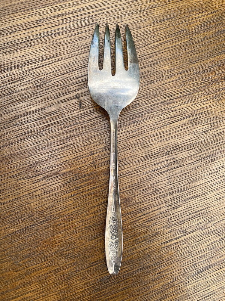 Wm Rogers & Son 1952 Fork “PRIMROSE PATTERN “ Beautiful !