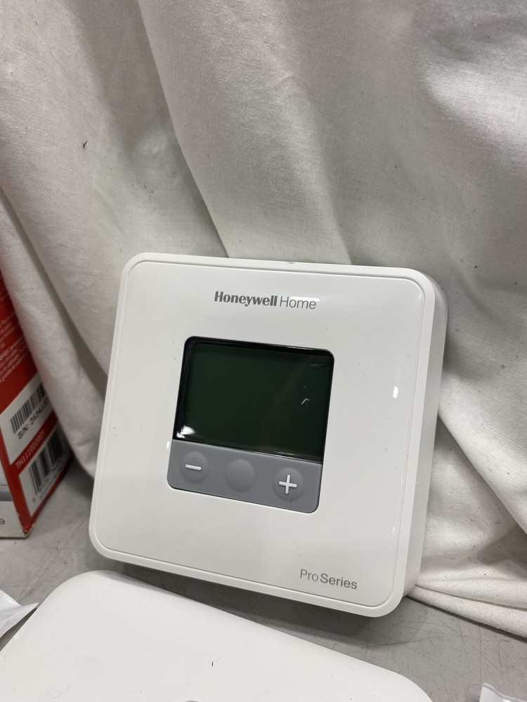 Honeywell T1 Pro Thermostat TH1110D2009 Non Programmable