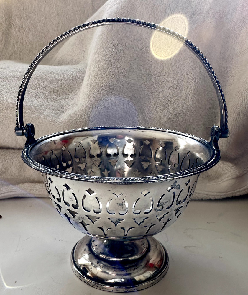 Vintage Wilcox Silverplate Co Basket 5" diameter 4" tall