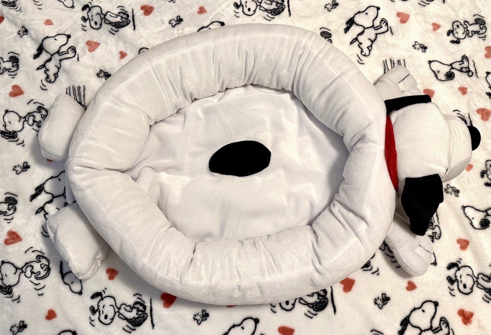 Snoopy Peanuts 30" Dog or Cat Bed Plush NWOT VERY RARE