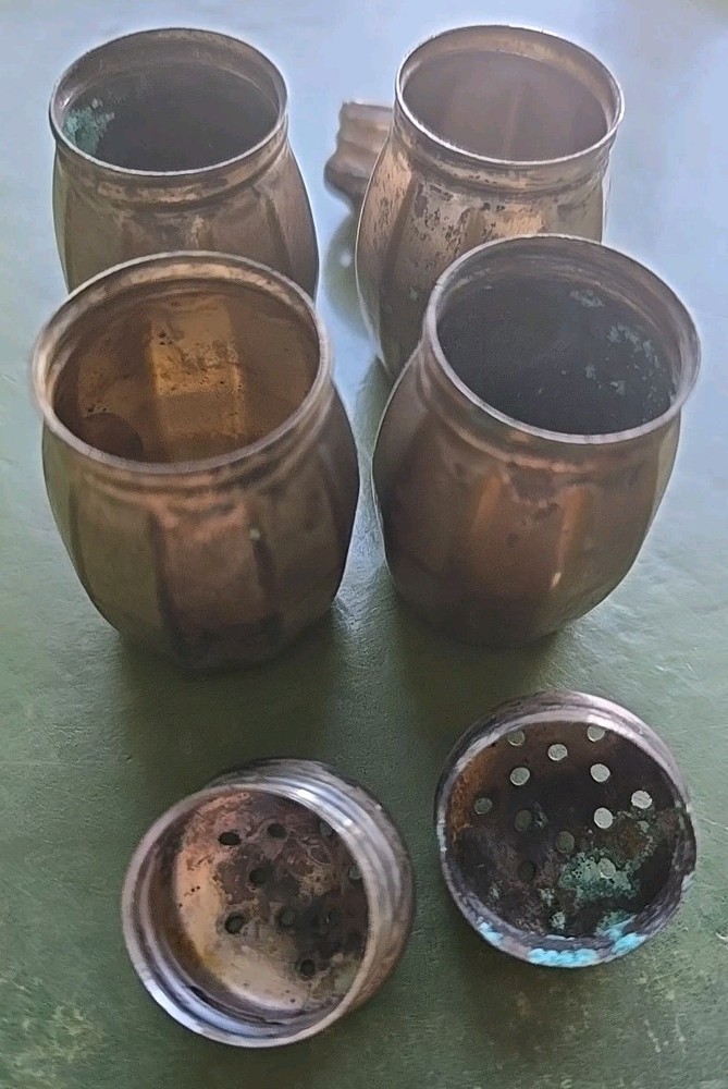 VTG Wm A Rogers 4 Mini Silver-plated Individual Shakers Set 2"