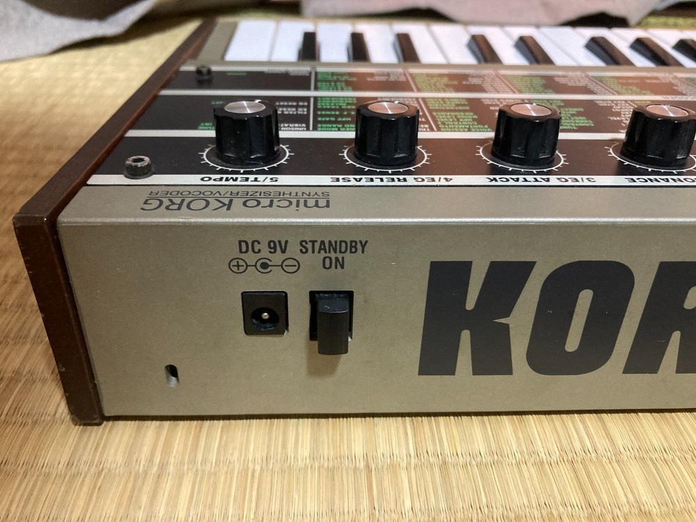 Korg MicroKorg Synthesizer Vocoder Analog Modeling 37-Key Keyboard