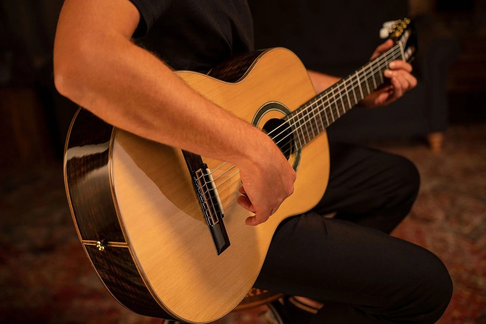 Performer Series Solid Top Nylon Classical Guitar w/ Bag