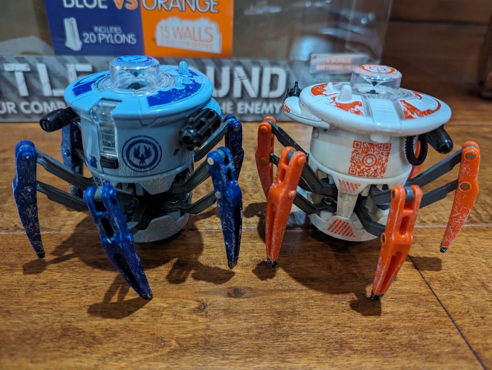 Hexbug Battle Ground Fight With 2 Battle Light Spiders Laser Tag Bots