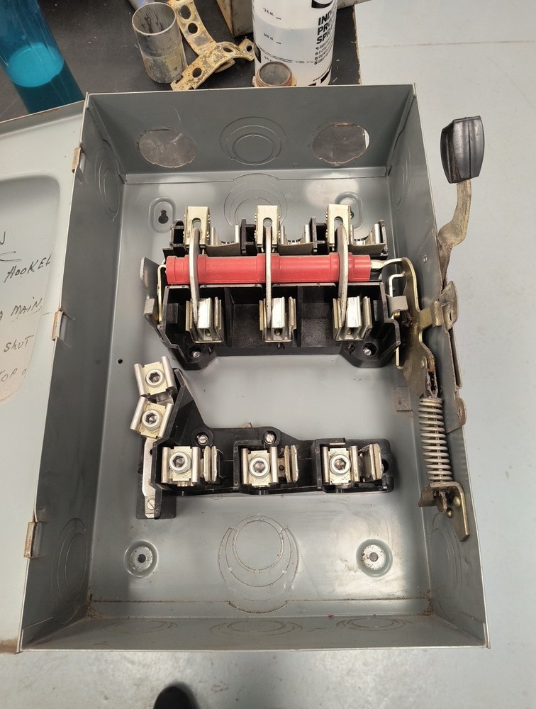 Square D D324N 200Amp Safety Switch