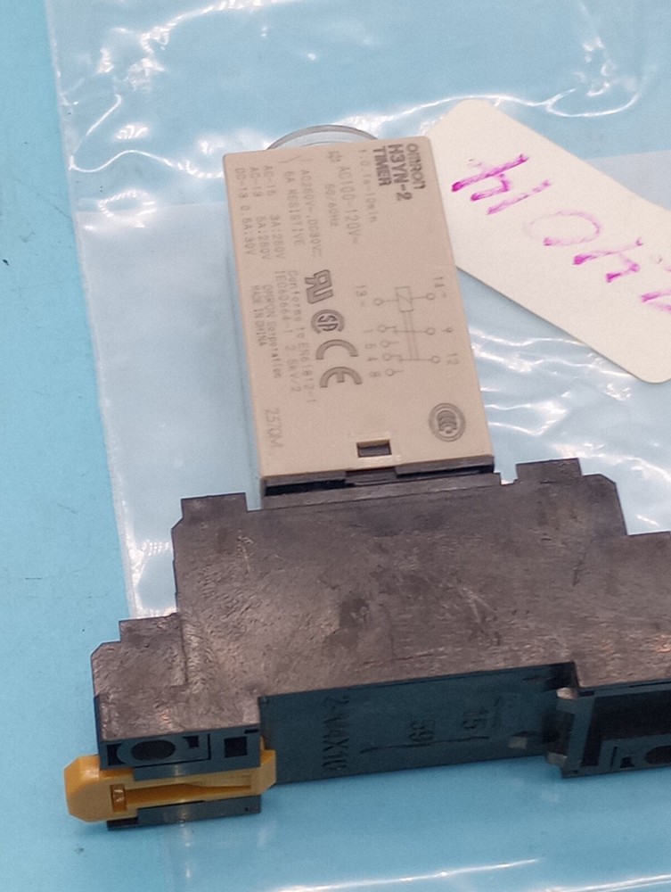 Omron H3YN-2 Timer + SOCKET 7A 250VAC